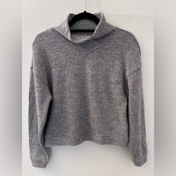 Woman’s Madewell Cropped Long Sleeve Turtleneck Top.‎ Size Small - Picture 1 of 11